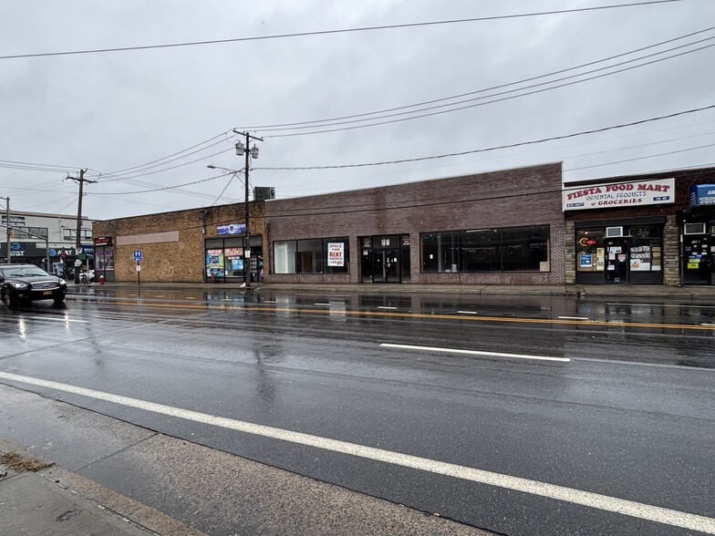 Primary Photo Of 8-24 W Merrick Rd, Valley Stream Storefront For Lease