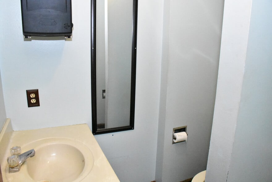 More Photos Of 106 S Main St, Springboro Storefront Retail Residential For Sale