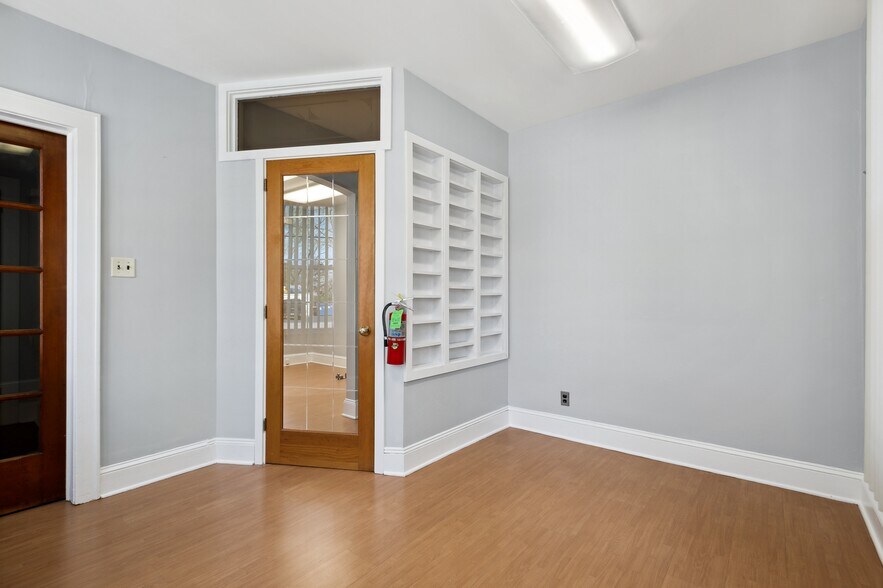 More Photos Of 586 Livingston Ave, North Brunswick Office For Sale