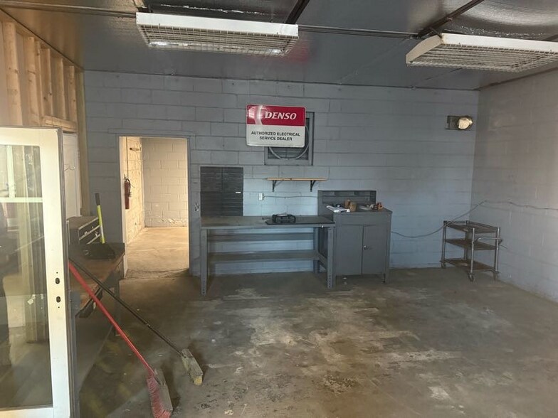 More Photos Of 517 S Washington, Ashland Storefront Retail Office For Lease