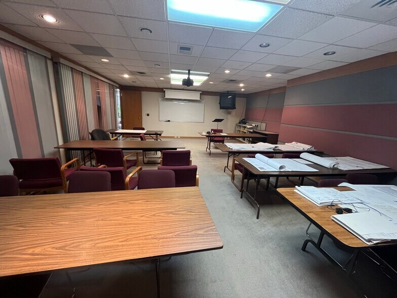 More Photos Of 9320 49th St NW, Edmonton Office For Sale