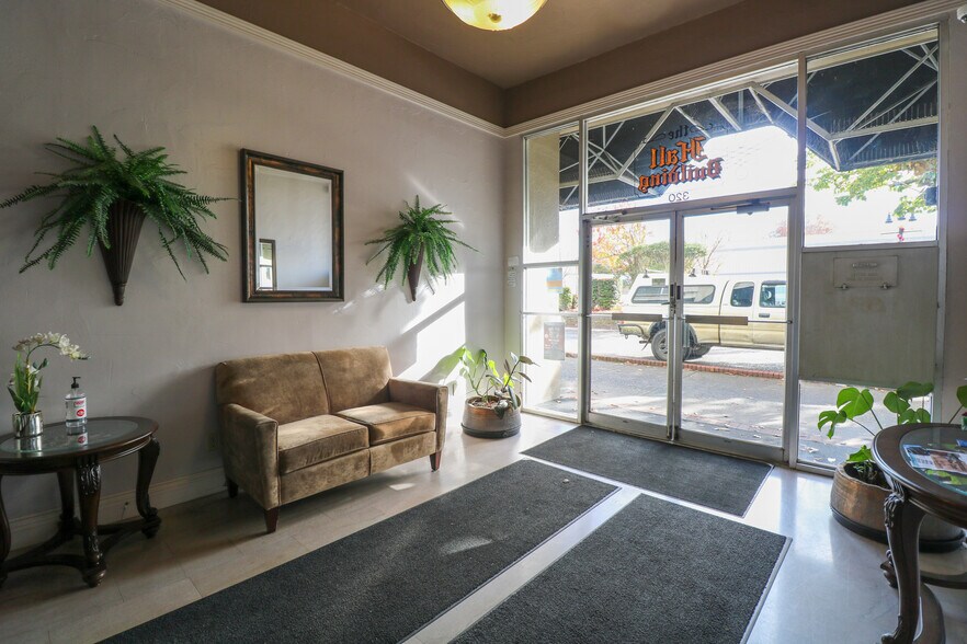 More Photos Of 320 Central Ave, Coos Bay Office For Sale