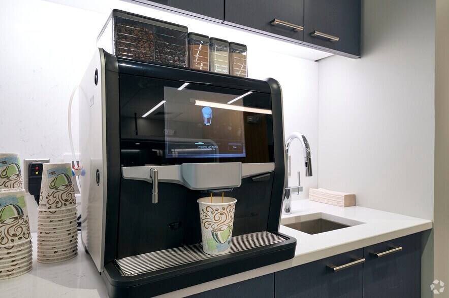 More Photos Of 20400 Observation Dr, Germantown Medical For Lease