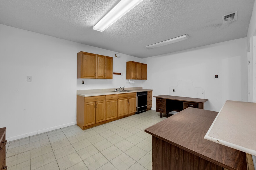 More Photos Of 7330 Texas 261 Hwy, Buchanan Dam Warehouse For Sale