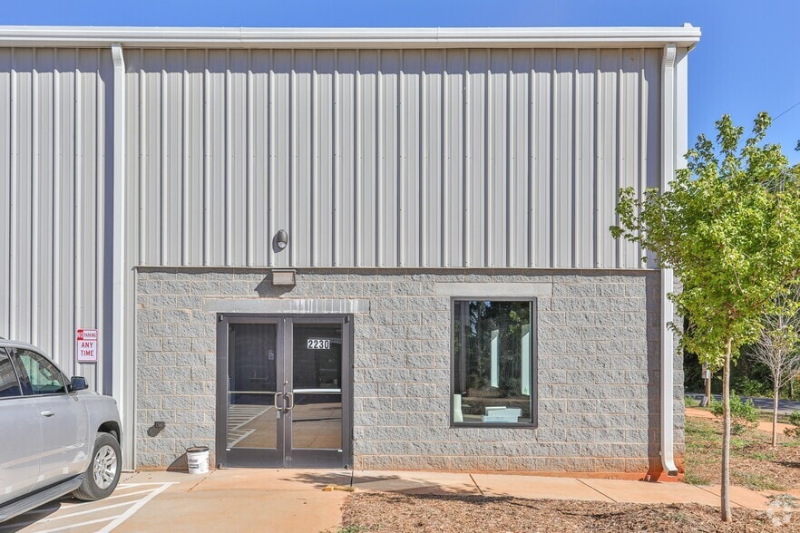More Photos Of 2230 Boyer St, Charlotte Industrial For Lease