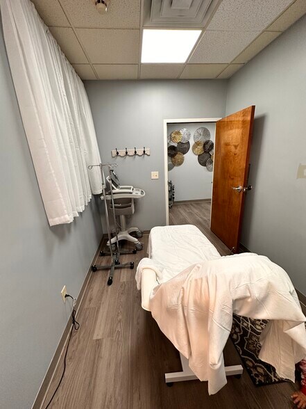 More Photos Of 1810 Erie Blvd E, Syracuse Office For Sale