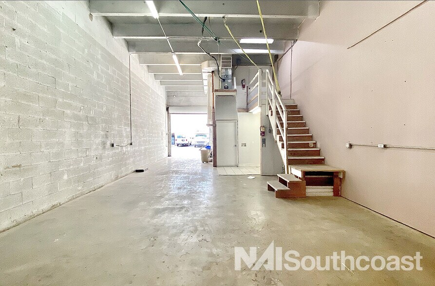 More Photos Of 1360-1396 SE Huffman Rd, Port Saint Lucie Warehouse For Lease