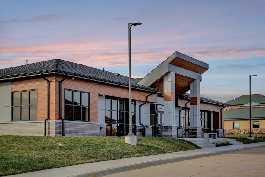 More Photos Of 8420 Amber Hill Rd, Lincoln Medical For Lease