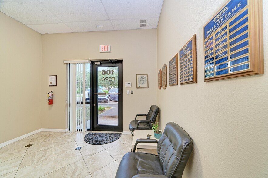 More Photos Of 2555 Porter Lake Dr, Sarasota Light Manufacturing For Sale