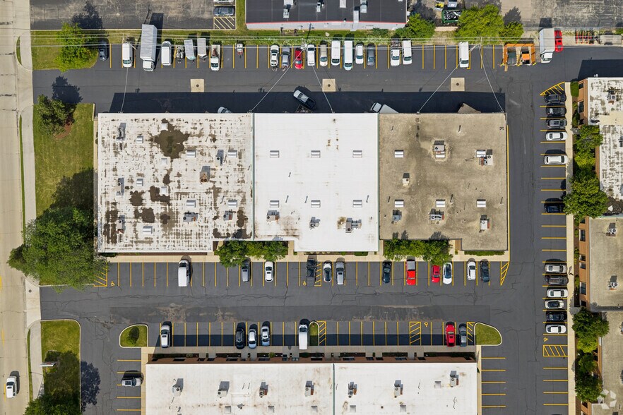 More Photos Of 1200-1258 Remington Rd, Schaumburg Light Distribution For Lease