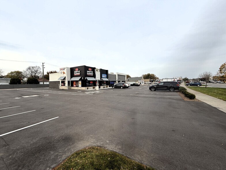 More Photos Of 31301 Harper Ave, Saint Clair Shores Restaurant For Lease