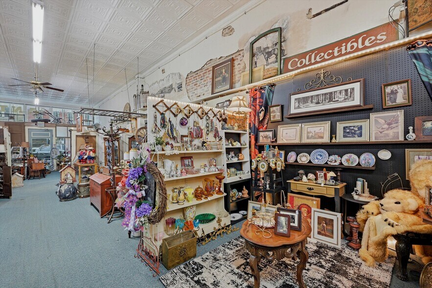 More Photos Of 321 N Main St, Bonham General Retail For Sale