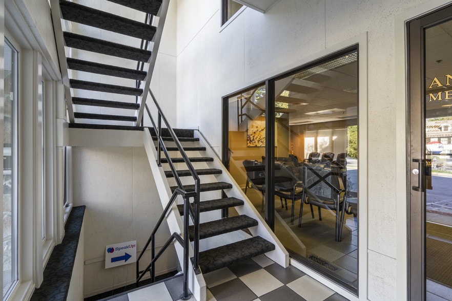 More Photos Of 528 E Lancaster Ave, Wayne Office For Lease