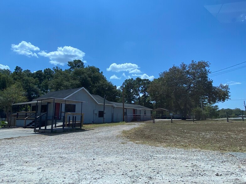 Primary Photo Of 13301 Fm 2432 Rd, Willis General Retail For Lease