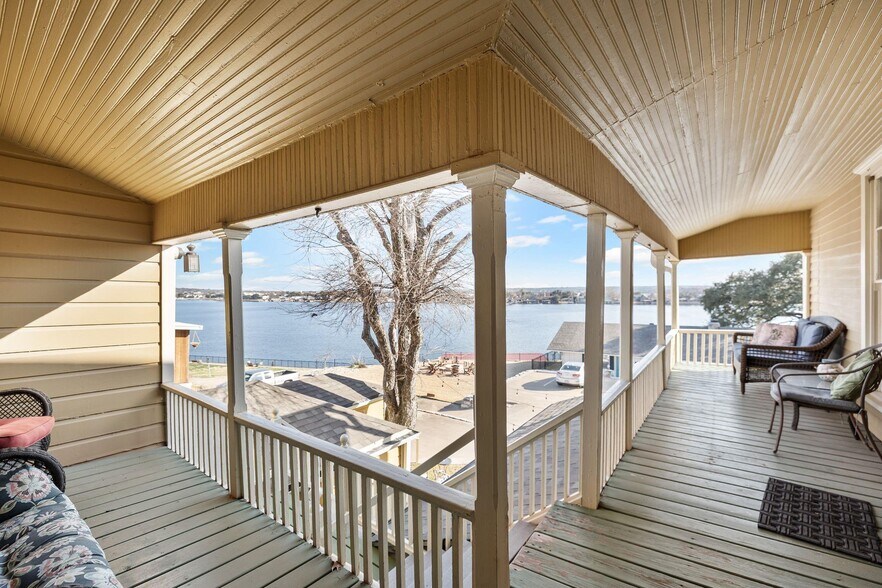 More Photos Of 123 W Doyle St, Granbury Hospitality For Sale