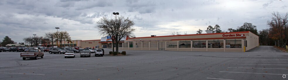 More Photos Of 111-129 W Butler Rd, Mauldin Unknown For Lease