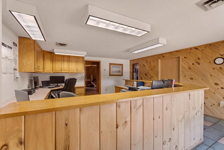More Photos Of 520 W Broadway St, Blair Warehouse For Sale