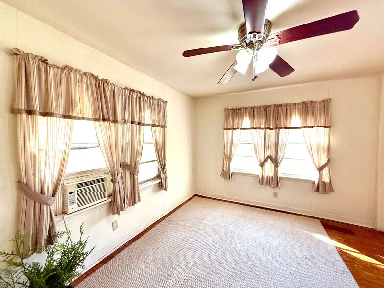 More Photos Of 9278 N Highway 77, Lexington Flex For Sale