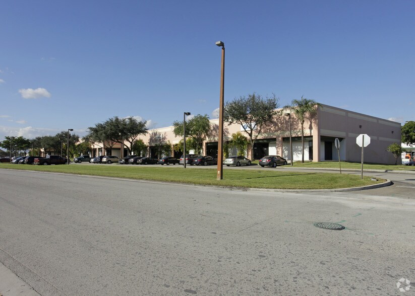 More Photos Of 11801 NW 100th Rd, Medley Warehouse For Lease