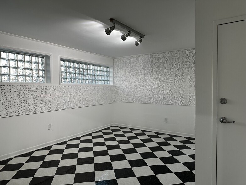More Photos Of 6819 West Blvd, Inglewood Warehouse For Lease