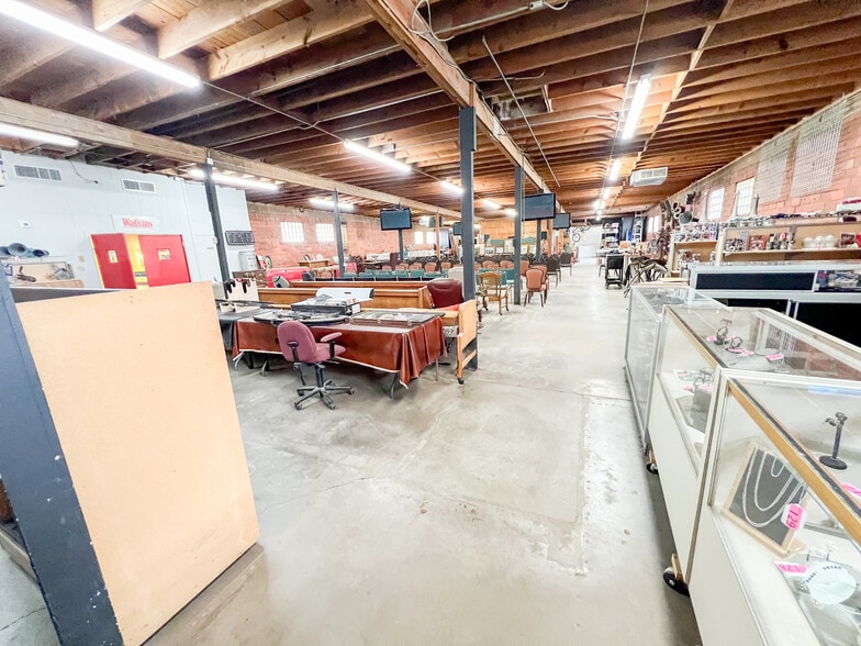 More Photos Of 1001-1009 W Industrial Ave, Midland Warehouse For Lease