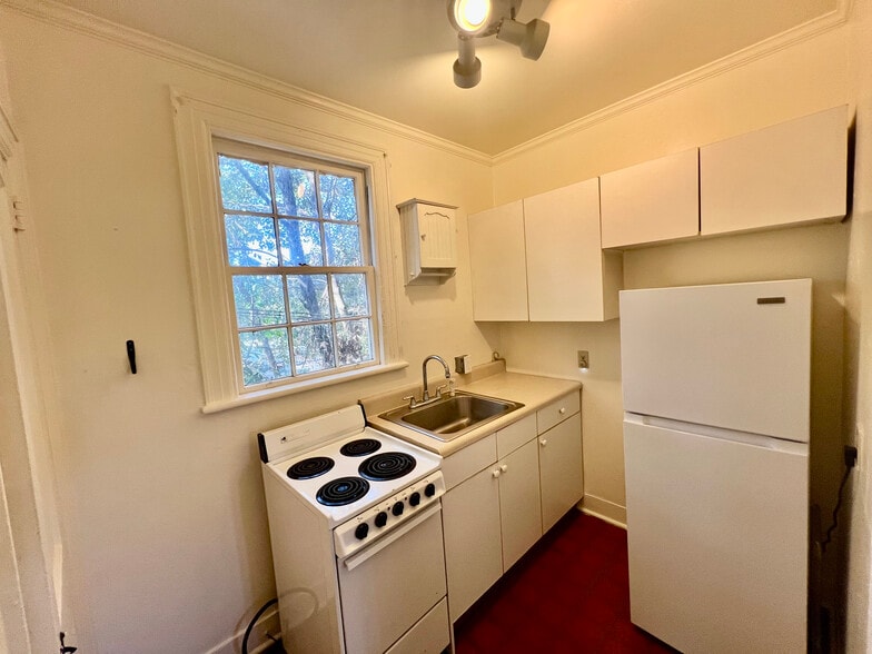 More Photos Of 221 E 56th St, Savannah Apartments For Sale
