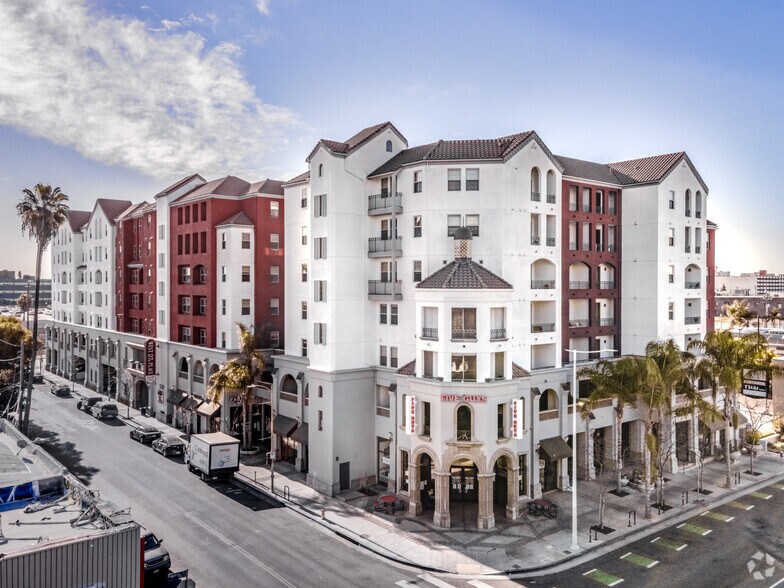 Primary Photo Of 2700 S Figueroa St, Los Angeles Apartments For Lease