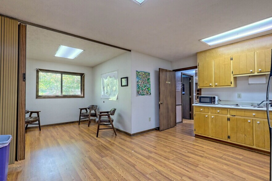 More Photos Of 1552 Highway 441 N, Clayton Office For Sale