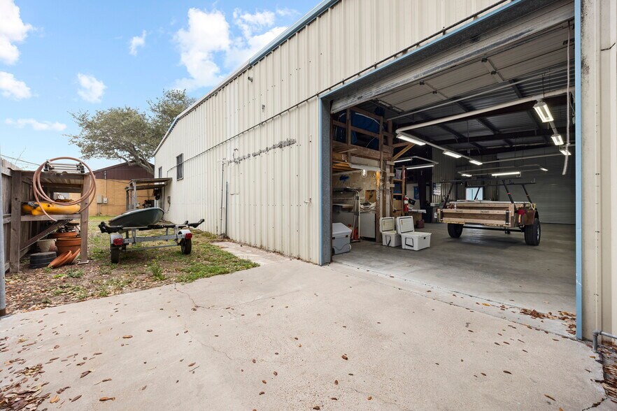 More Photos Of 206 Highway 35 S, Rockport Manufacturing For Sale
