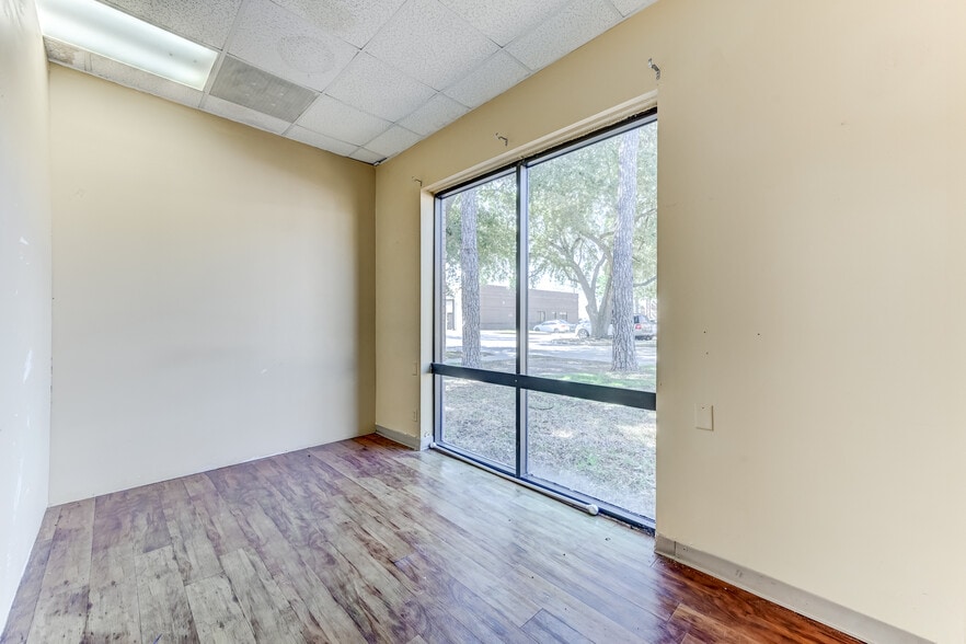 More Photos Of 9802 Whithorn Dr, Houston Office For Sale