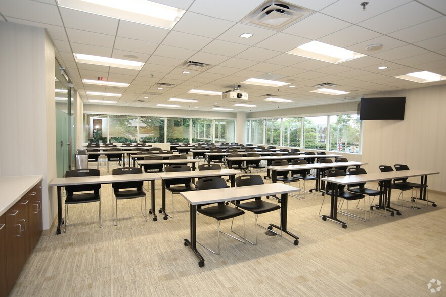 More Photos Of 901 E Cary St, Richmond Office For Lease