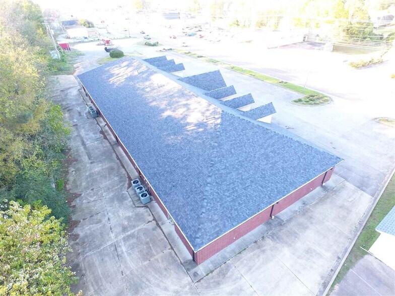 More Photos Of 249A W Church St, Lexington Medical For Lease