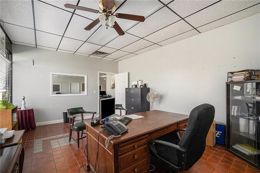 More Photos Of 903 NW Woods Chapel Rd, Blue Springs General Retail For Sale