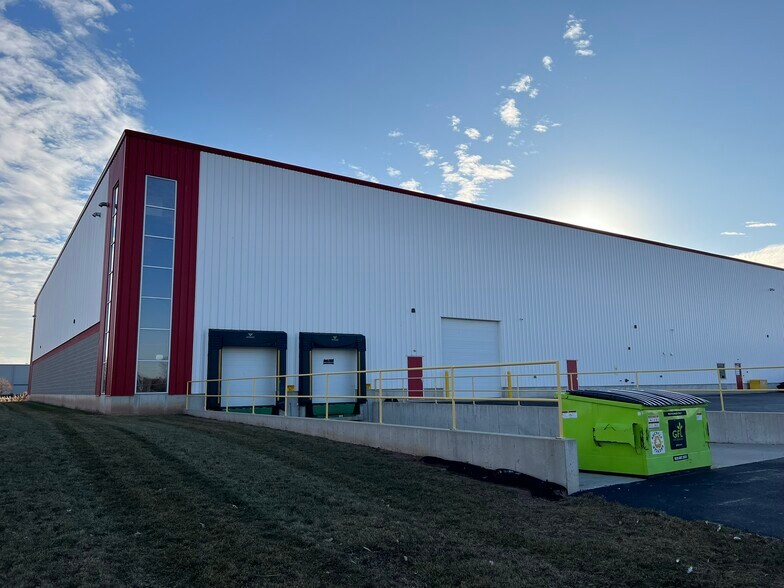 More Photos Of 2801 W Evergreen Dr, Appleton Warehouse For Lease