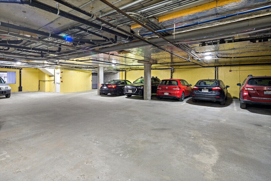 More Photos Of 711 N 35th St, Seattle Apartments For Lease