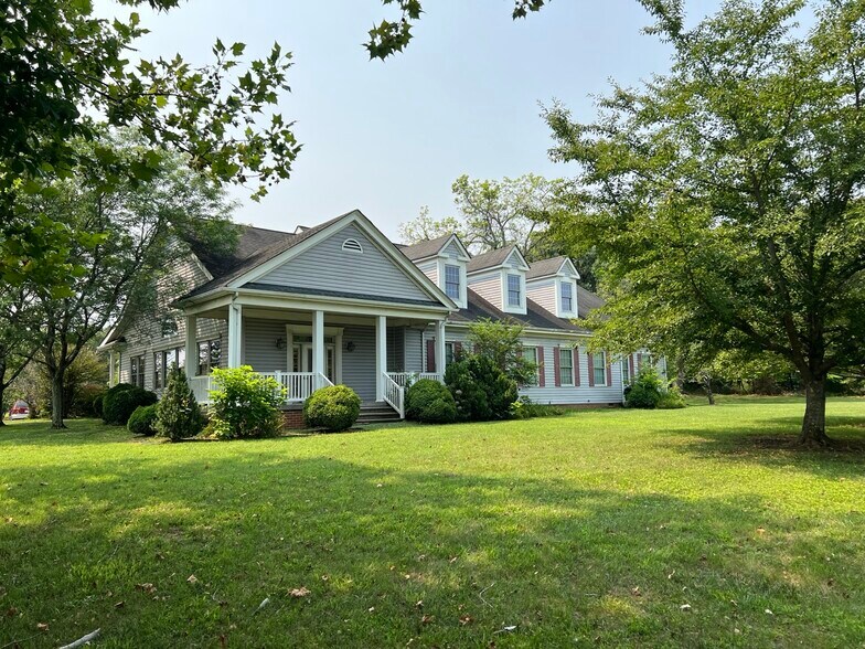 Primary Photo Of 4064 James Madison Hwy, Fork Union Medical For Sale