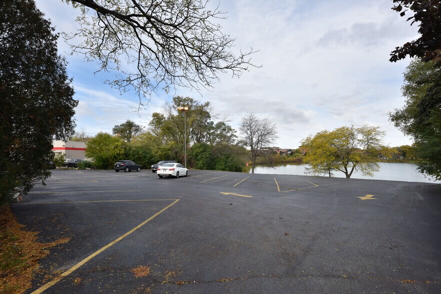 More Photos Of 7400 W Brown Deer Rd, Milwaukee Office For Sale