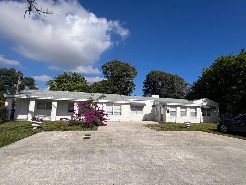 More Photos Of 545 Ne 23rd St, Wilton Manors Rehabilitation Center For Lease