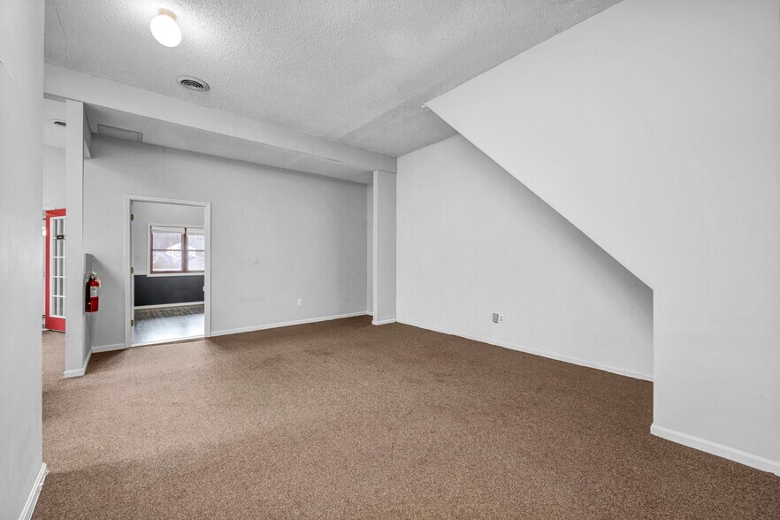More Photos Of 4020-4028 Colorado Ave, Sheffield Storefront Retail Office For Sale