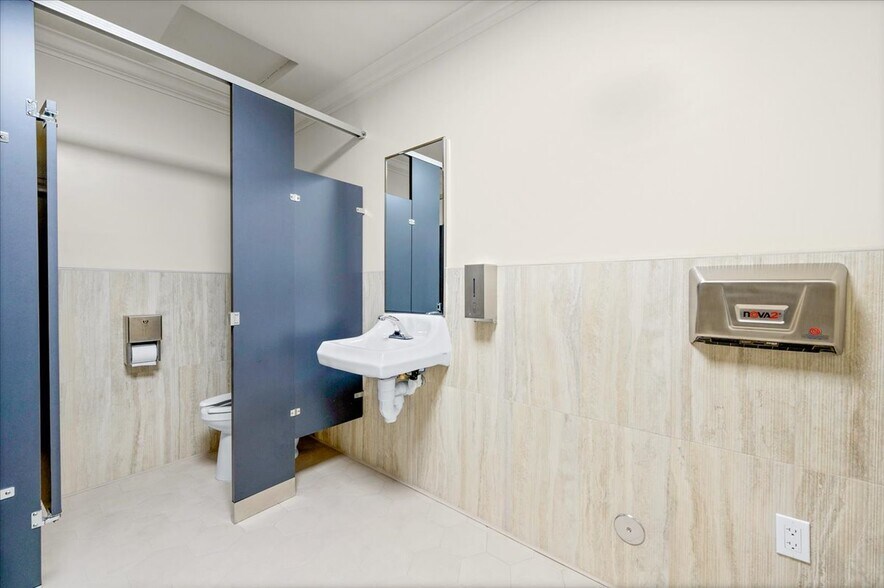 More Photos Of 324-330 Bullard Ave, Clovis Office For Lease