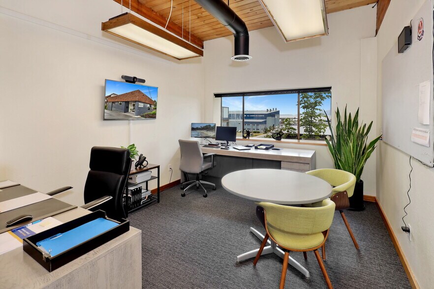 More Photos Of 1215 W Holly St, Bellingham Office For Sale