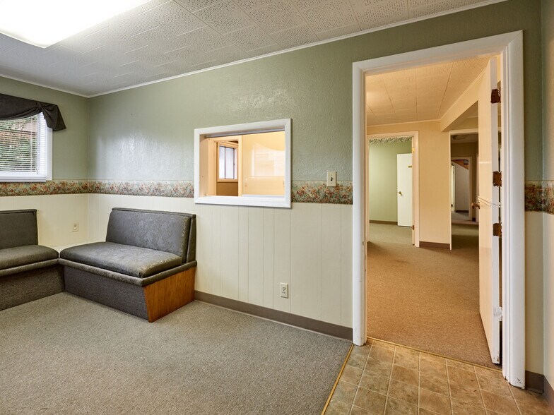 More Photos Of 122 Engle Ave, Molalla Office Residential For Sale