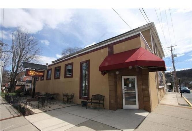 More Photos Of 194-198 Main St, Emmaus Restaurant For Lease