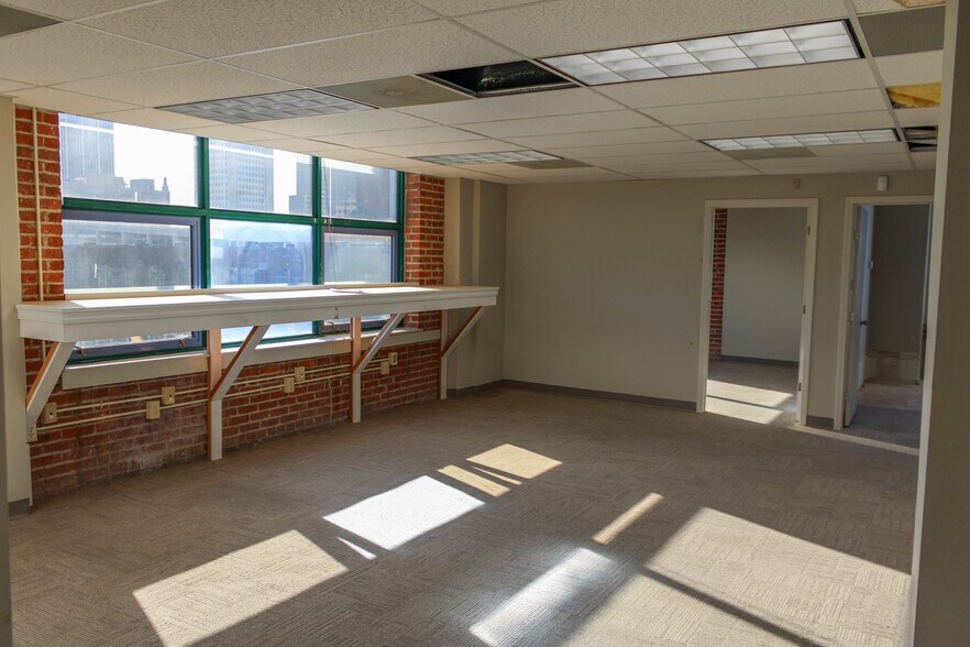 More Photos Of 201 E Markham St, Little Rock Office For Lease