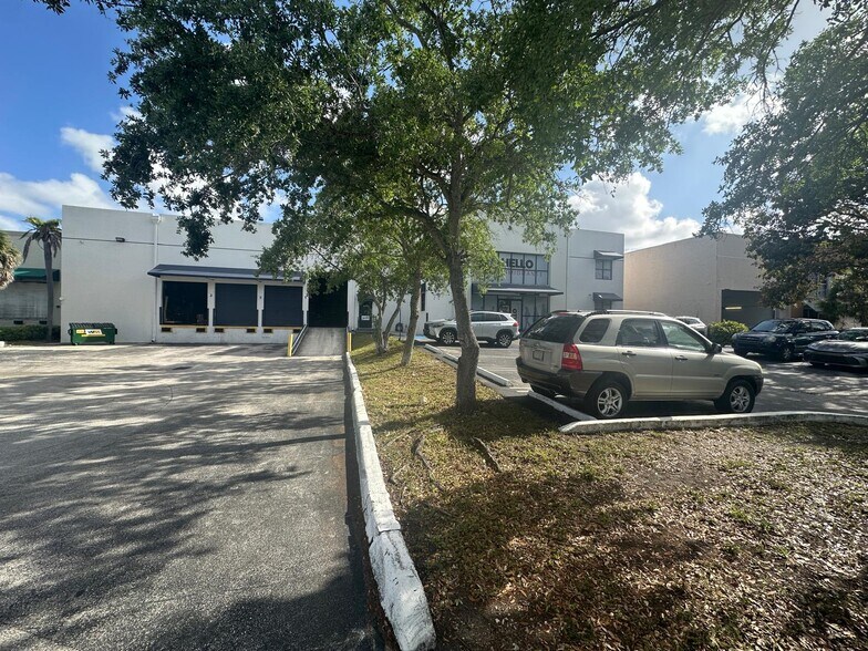 More Photos Of 8500 NW 30th Ter, Doral Warehouse For Lease