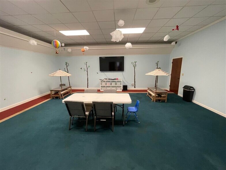 More Photos Of 1001 N Main St, Anderson Freestanding For Sale