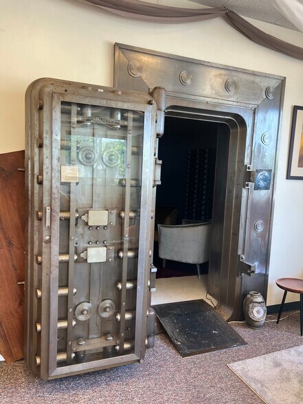 More Photos Of 502 Trade St, Amity Freestanding For Sale