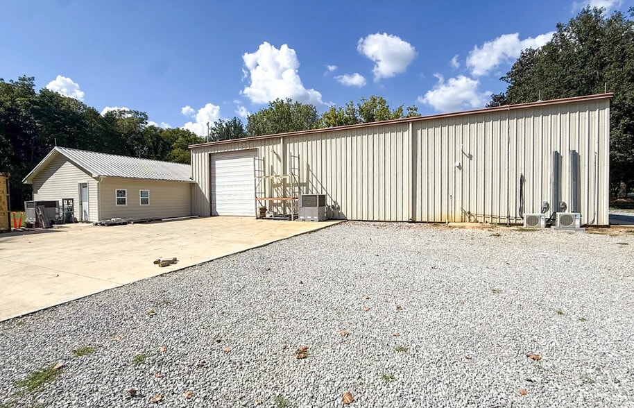 More Photos Of 138 Lawler Rd, Brownsboro Warehouse For Sale