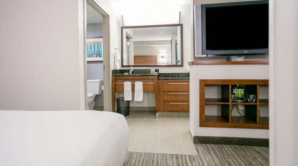 More Photos Of 650 Bakers Bridge Ave, Franklin Hotel For Sale