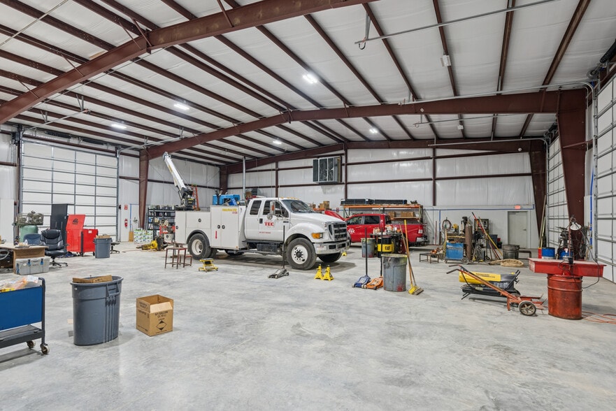 More Photos Of 1854 Sparta Pike, Lebanon Warehouse For Lease